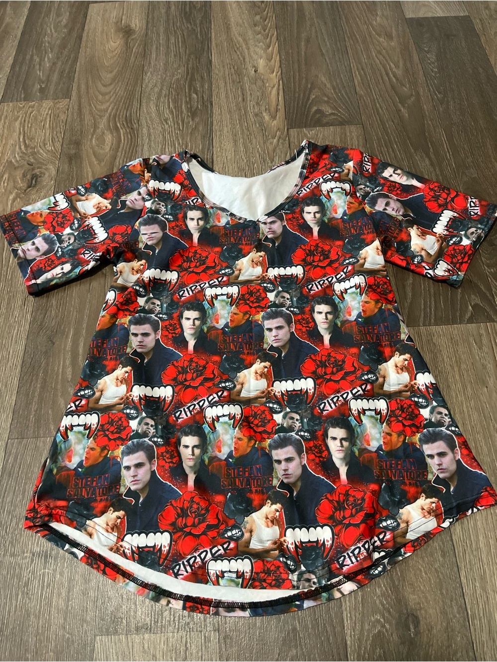 Red & Black Graphic Short-Sleeve Women’s Shirt- The Vampire Diaries